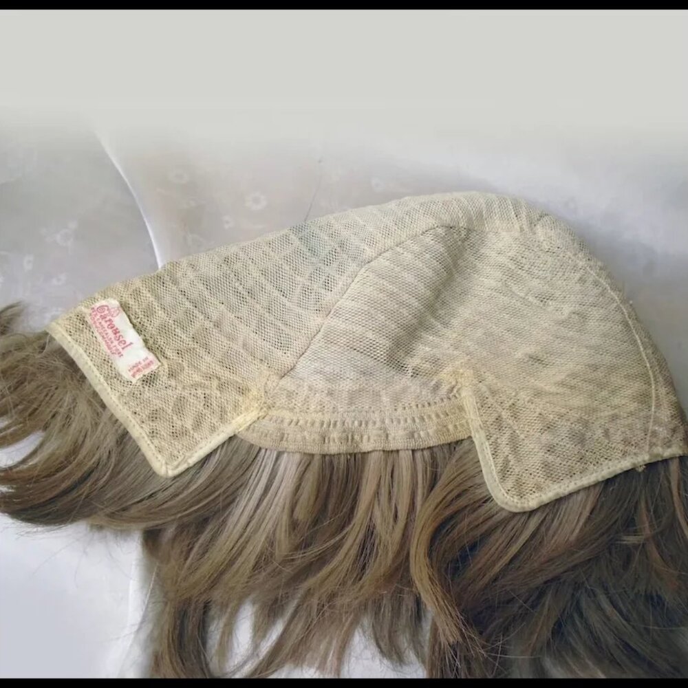Shaggy Frosted Wig, Carousel Shag Glam Rock Tina Turner Hair - 70s Vintage - Picture 4 of 15